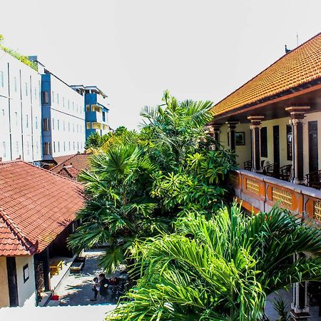 Lolo Beach Inn Legian Eksteriør billede