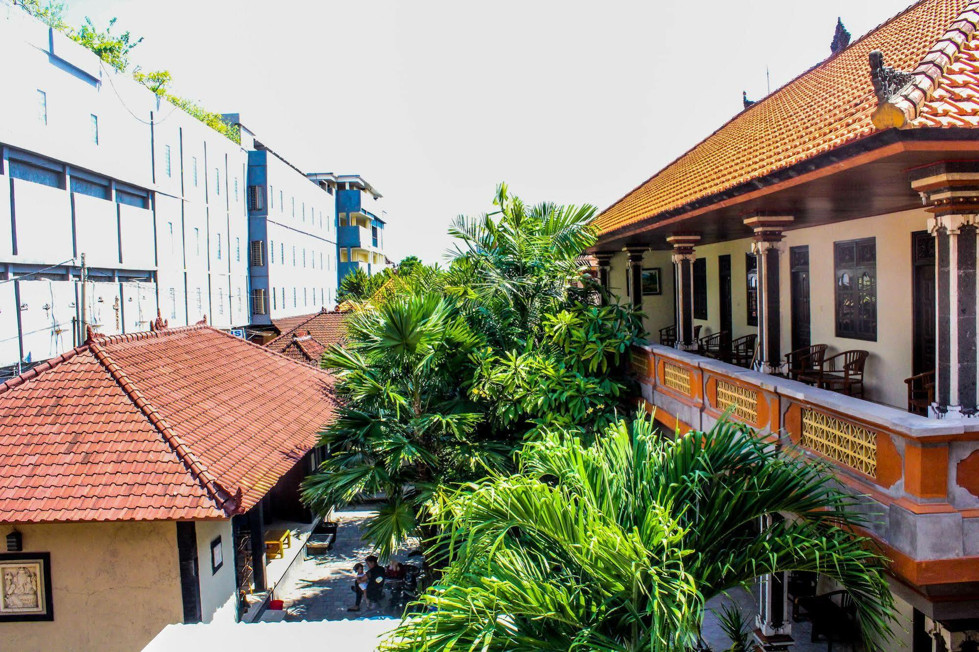 Lolo Beach Inn Legian Eksteriør billede