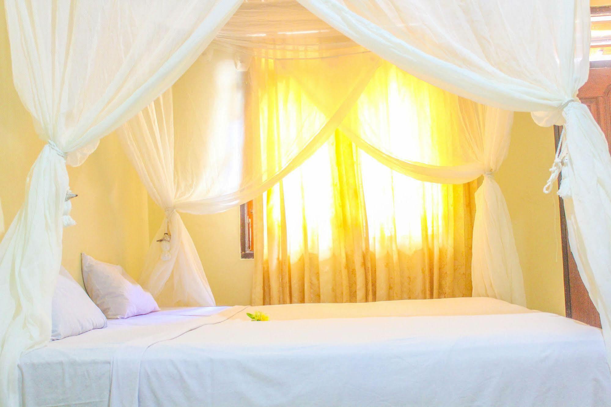 Lolo Beach Inn Legian Eksteriør billede