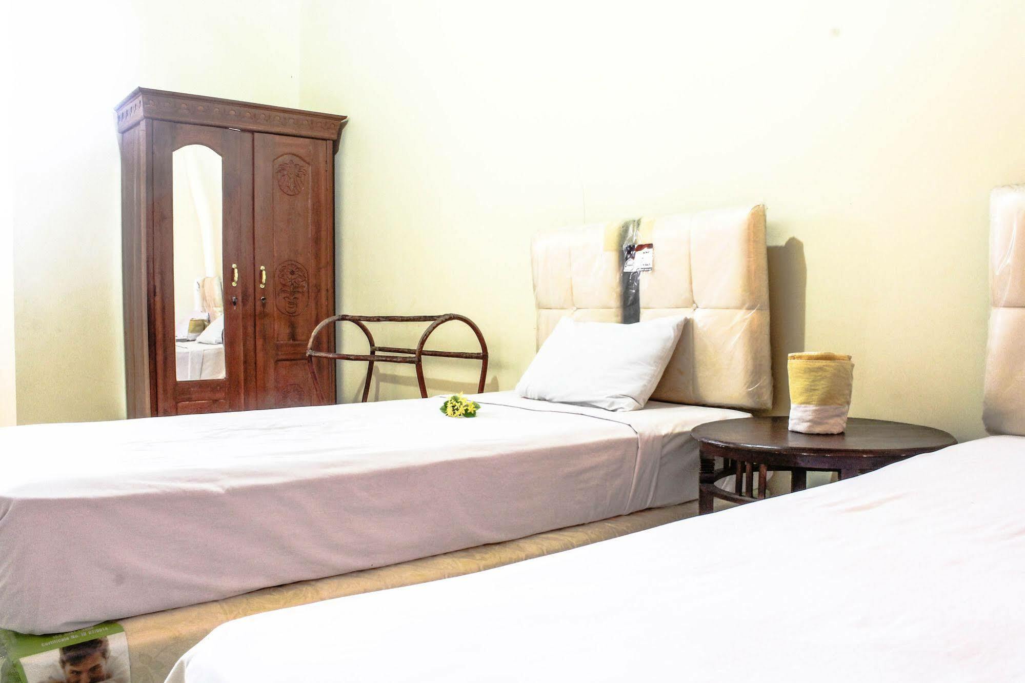 Lolo Beach Inn Legian Eksteriør billede