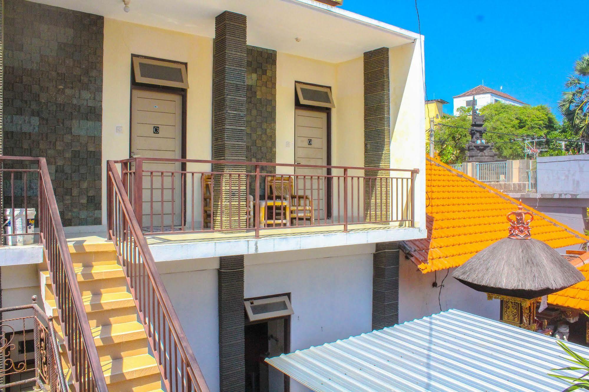 Lolo Beach Inn Legian Eksteriør billede
